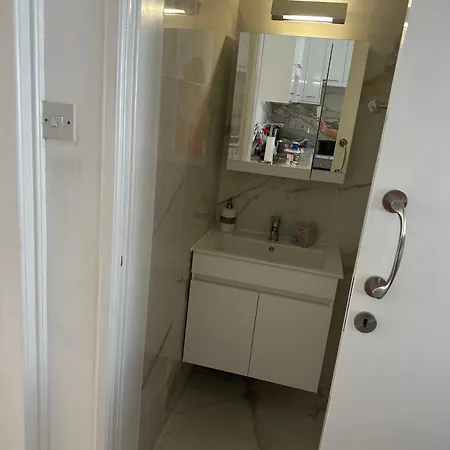 Sunny Coast פאראלימני